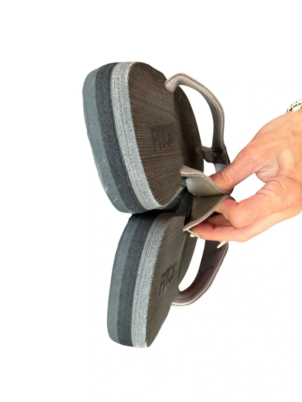 Fitory Men's Gray Tan Flip Flop Sandals NWOT Size Men 8 / Women 10 Arch Cushion